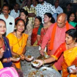 मरोदा टैंक में तीजा पर्व पर विधायक ललित चंद्राकर ने माताओं-बहनों को बाँटा करु-करेला भात, कहा - तीजा हमारी संस्कृति में मातृशक्ति के त्याग और अटूट आस्था का प्रतीक