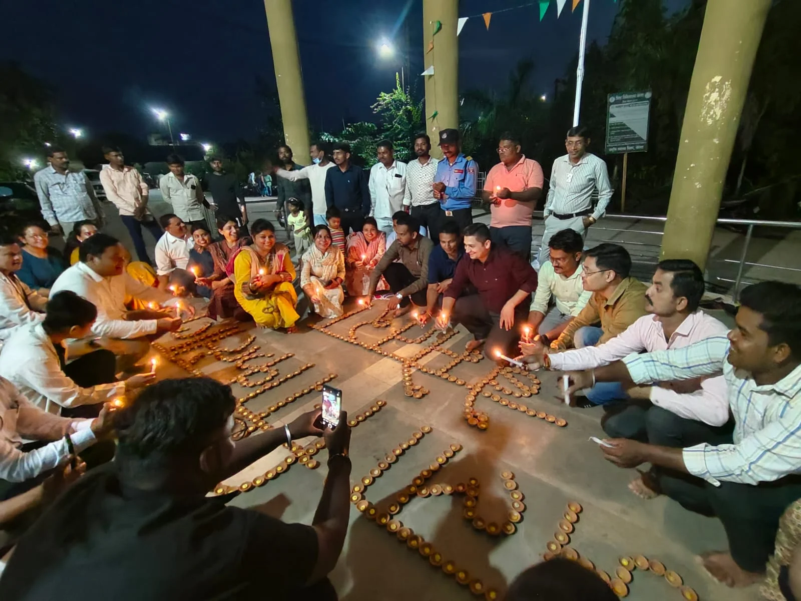 जिला चिकित्सालय बेमेतरा में 501 दीप प्रज्वलित कर प्रधानमंत्री नरेंद्र मोदी जी के दीर्घायु होने की कामना की गई
