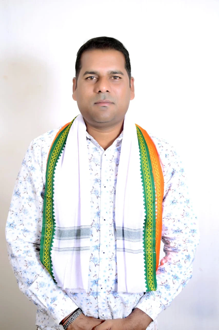 आशीर्वाद के दीये कार्यक्रम में जूते-चप्पल पहनकर दीप प्रज्वलन पर लोचन यादव ने उठाए सवाल