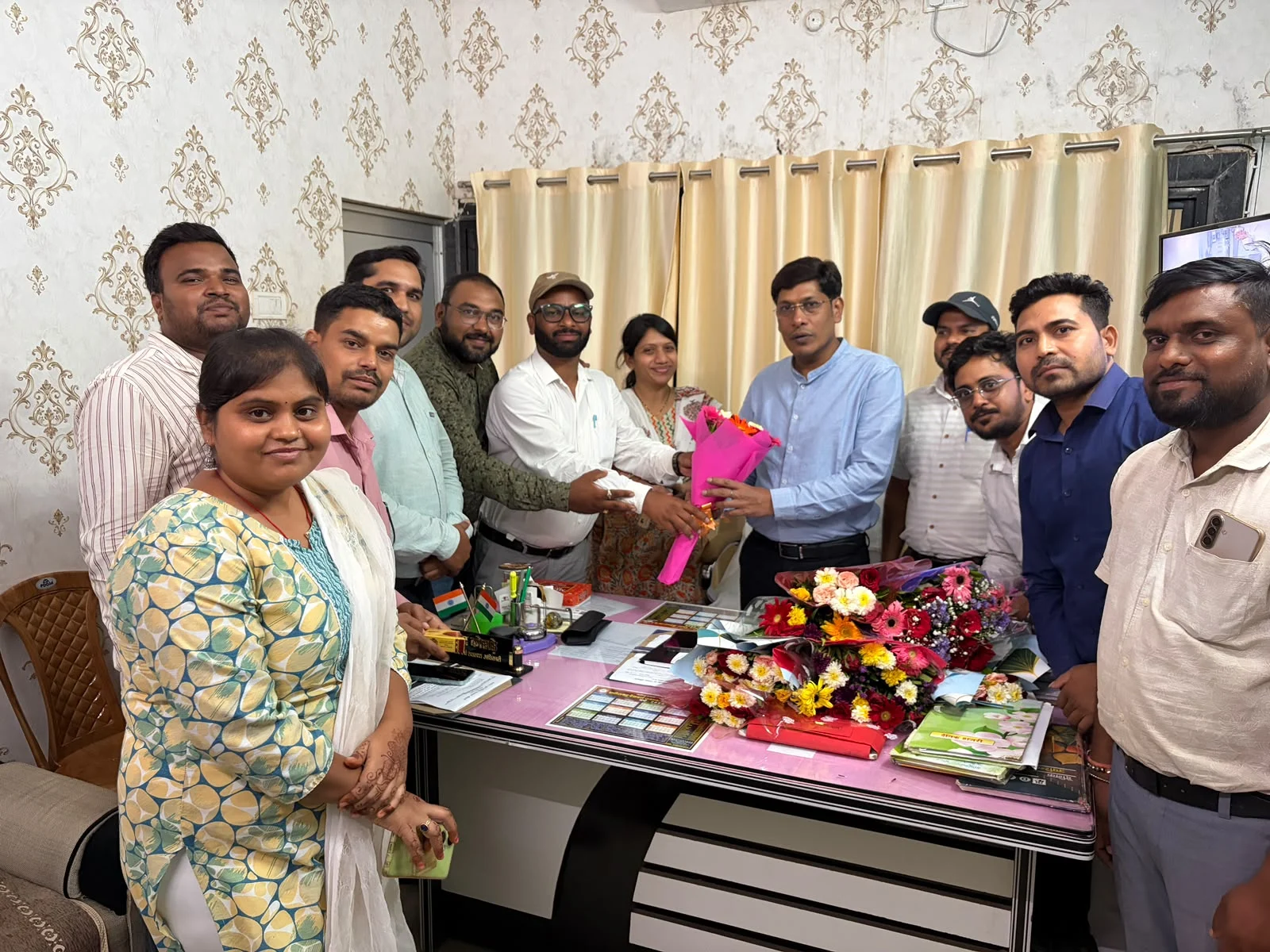 एनएचएम संघ बेमेतरा ने नवपदस्थ CMHO डॉ. शरद कोहाड़े से की सौजन्य मुलाकात