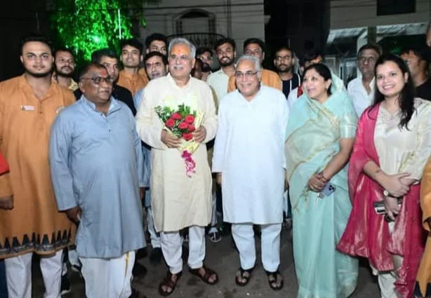 दक्षिण कौशल गणेश उत्सव समिति, पद्मनाभपुर में भूपेश बघेल एवं अरुण वोरा ने की पूजा-अर्चना