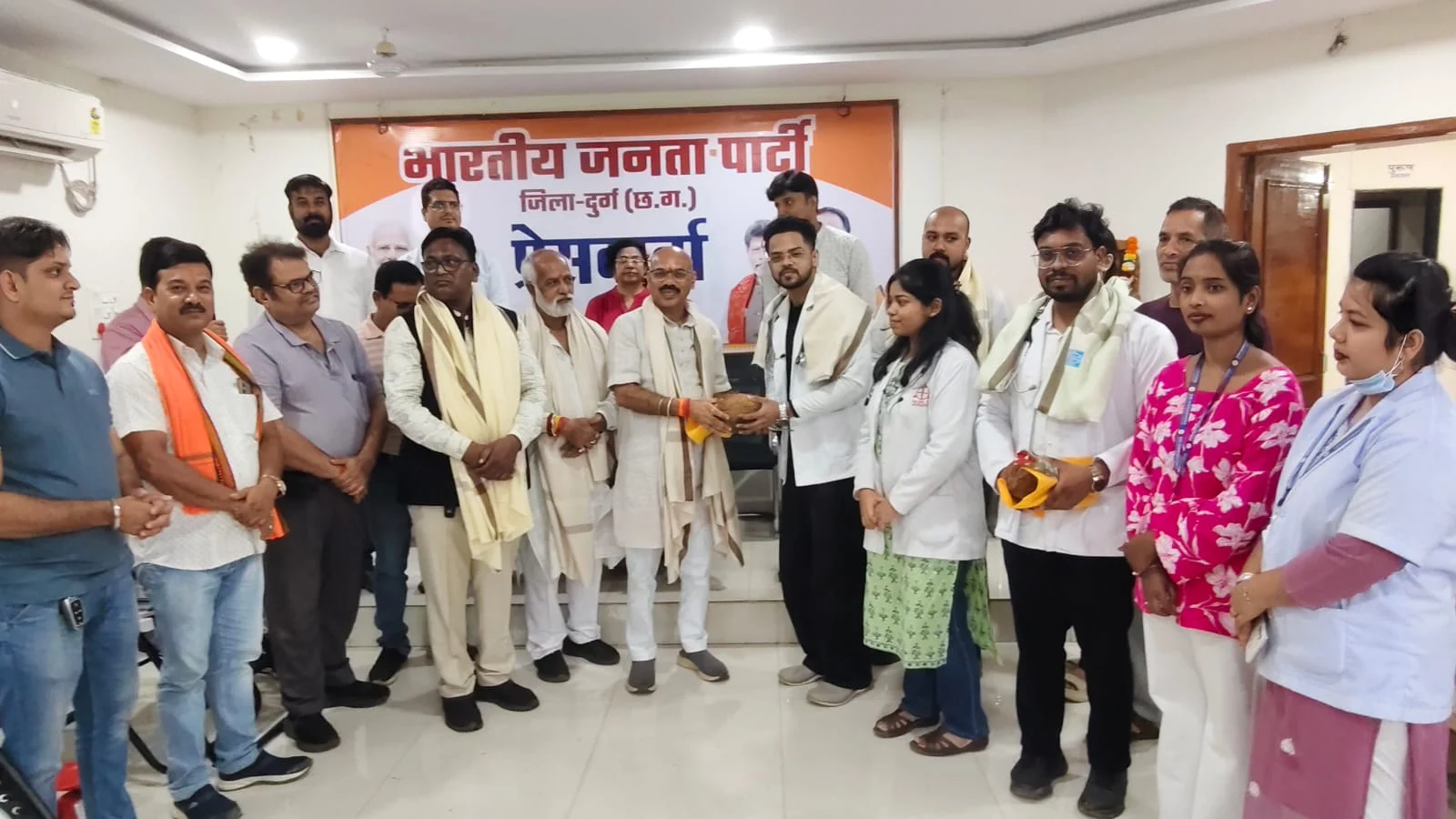 सेवा संकल्प अभियान के तहत भाजपा चिकित्सा प्रकोष्ठ ने लगाया विशाल चिकित्सा शिविर एवं ब्लड डोनेशन कैंप