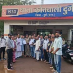 पूर्व मुख्यमंत्री भूपेश बघेल के विरुद्ध फेसबुक में आपत्तिजनक टिप्पणी एवं गाली गलौज लिखने वाले पर मध्य ब्लॉक कांग्रेस व पश्चिम ब्लॉक कांग्रेस ने सिटी कोतवाली टी आई को कार्यवाही हेतु ज्ञापन सौंपा