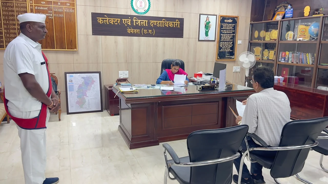 जनदर्शन में कलेक्टर प्रतिष्ठा ममगाईं ने आमजन की सुनीं समस्याएं, जनदर्शन में 29 आवेदन प्राप्त हुए