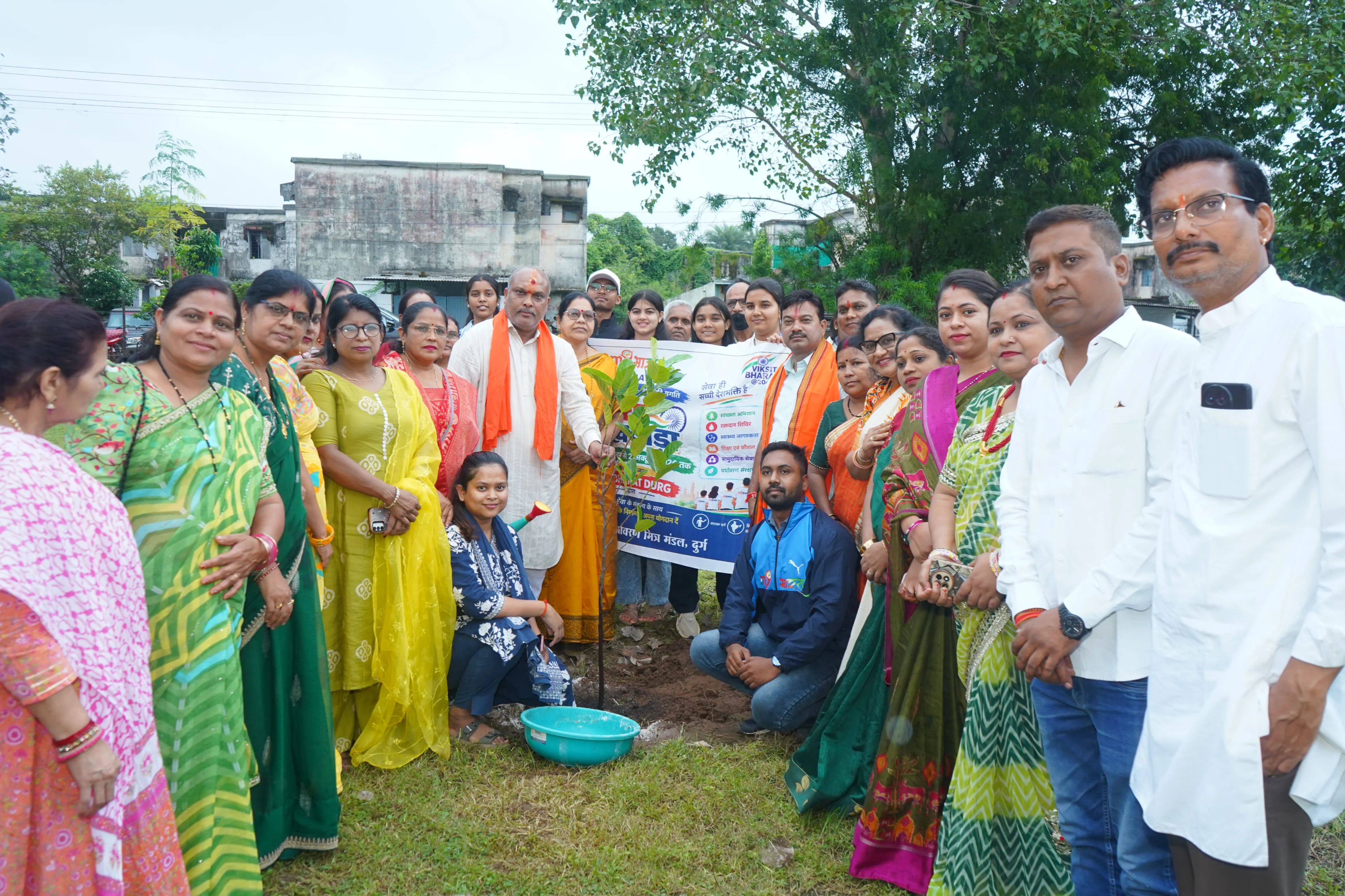 सेवा मेरा योगदान कार्यक्रम तहत विधायक ललित चंद्राकर ने कृष्णा कुंज रिसाली में 76 पौधा का वृक्षारोपण कर पर्यावरण संरक्षण का संकल्प लिया