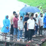 लगातार बारिश के बीच शिवनाथ नदी तट पर गणेश विसर्जन व्यवस्था का मंत्री गजेन्द्र यादव ने लिया जायजा