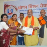 आंगनबाड़ी कार्यकर्ता मितानिनों, आशा दीदीयों का किया सम्मान