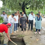 जलभराव प्रभावित क्षेत्रों का महापौर और कमिश्नर ने किया निरीक्षण, पटेल चौक से हिंदी भवन तक जलभराव स्थिति का महापौर एवं कमिश्नर ने लिया जायजा