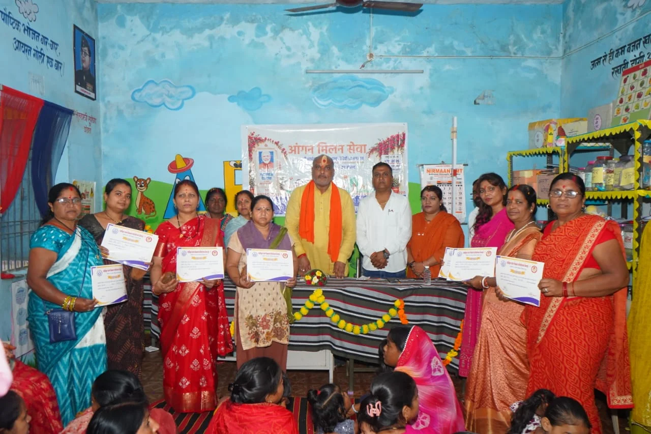 सेवा संकल्प अभियान : मरोदा में मितानिनों का सम्मान कर विधायक ललित चंद्राकर ने कहा – स्वास्थ्य क्रांति की असली नायिका हैं मितानिन बहनें