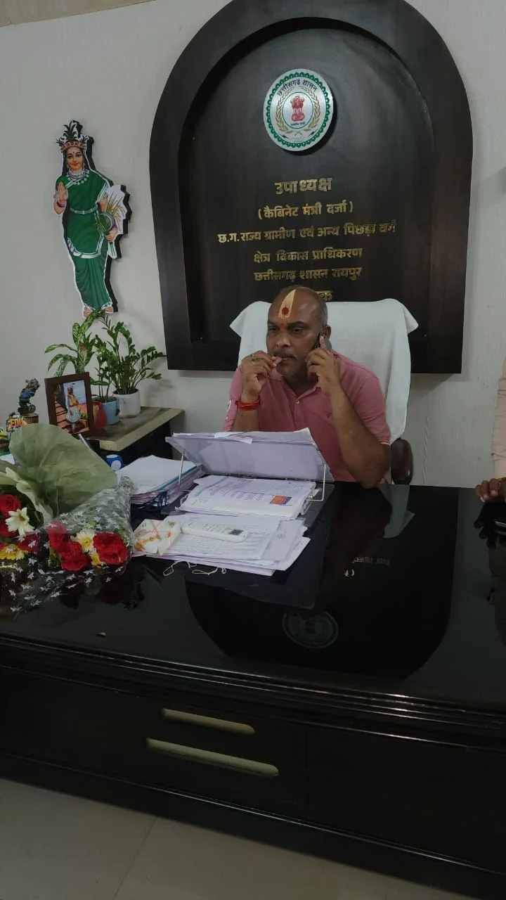 लगातार 30 घंटे से अधिक बारिश से दुर्ग ग्रामीण के 20 गांवों में बाढ़ के हालात, विधायक ललित चंद्राकर ने अधिकारियों से फोन पर ली जानकारी
