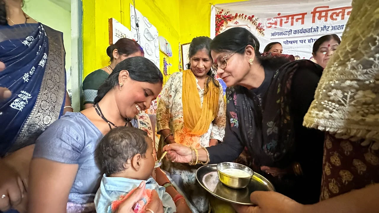 सिकोला भाटा के आंगनबाड़ी में गर्भवती माताओं की गोदभराई, शिशुओं का अन्नप्राशन