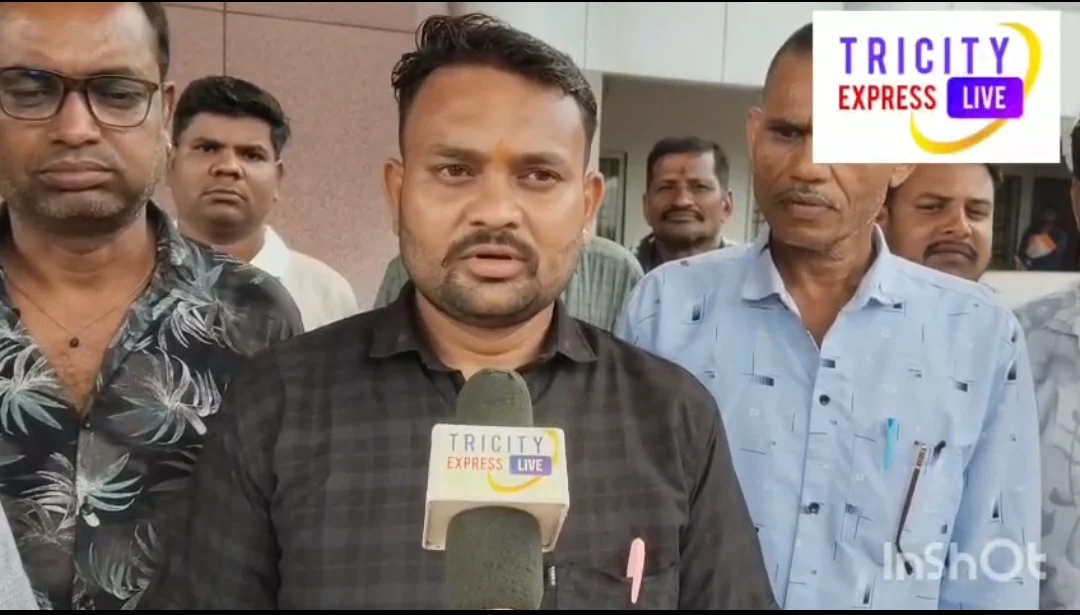 ई पॉश में स्टॉक की गड़बड़ी, विक्रेताओं ने कलेक्टर से की शिकायत