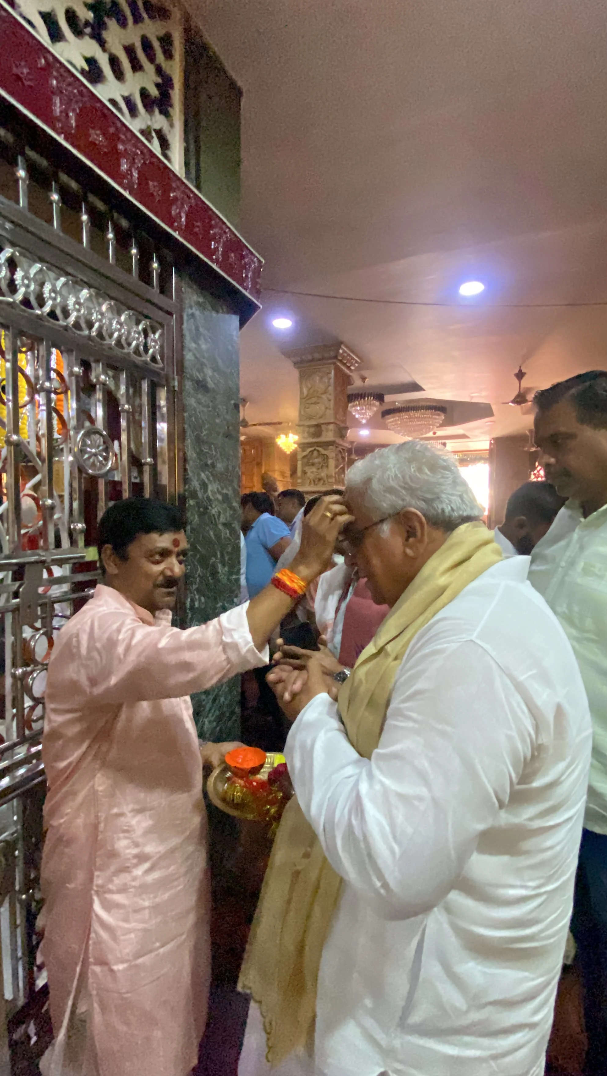 दुर्गा के जयकारों से गूंजा दुर्ग, आगमन शोभायात्रा में शामिल हुए अरुण वोरा