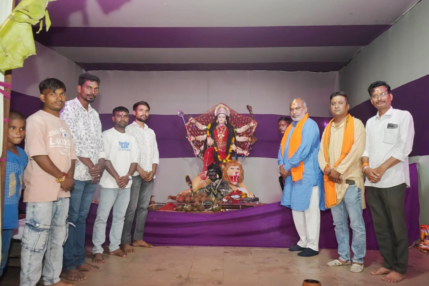 दुर्ग ग्रामीण विधायक ललित चंद्राकर ने ग्राम पुरैना के विभिन्न दुर्गा पंडालों में पहुँचकर माँ जगतजननी जगदंबा की पूजा-अर्चना की