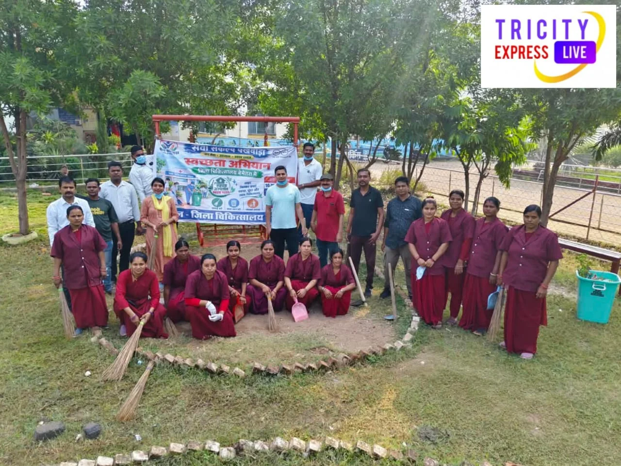 सेवा संकल्प अभियान के तहत जिला चिकित्सालय बेमेतरा में चला स्वच्छता कार्यक्रम, सिविल सर्जन ने अस्पताल परिसर में झाड़ू लगाकर दिया स्वच्छता का संदेश