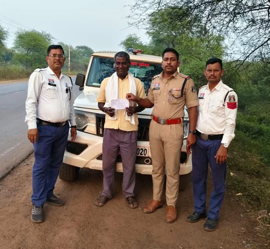 यातायात बेमेतरा पुलिस टीम ने की यातायात नियमों का उल्लंघन करने वाले 24 वाहन चालको पर सख्त कार्यवाही