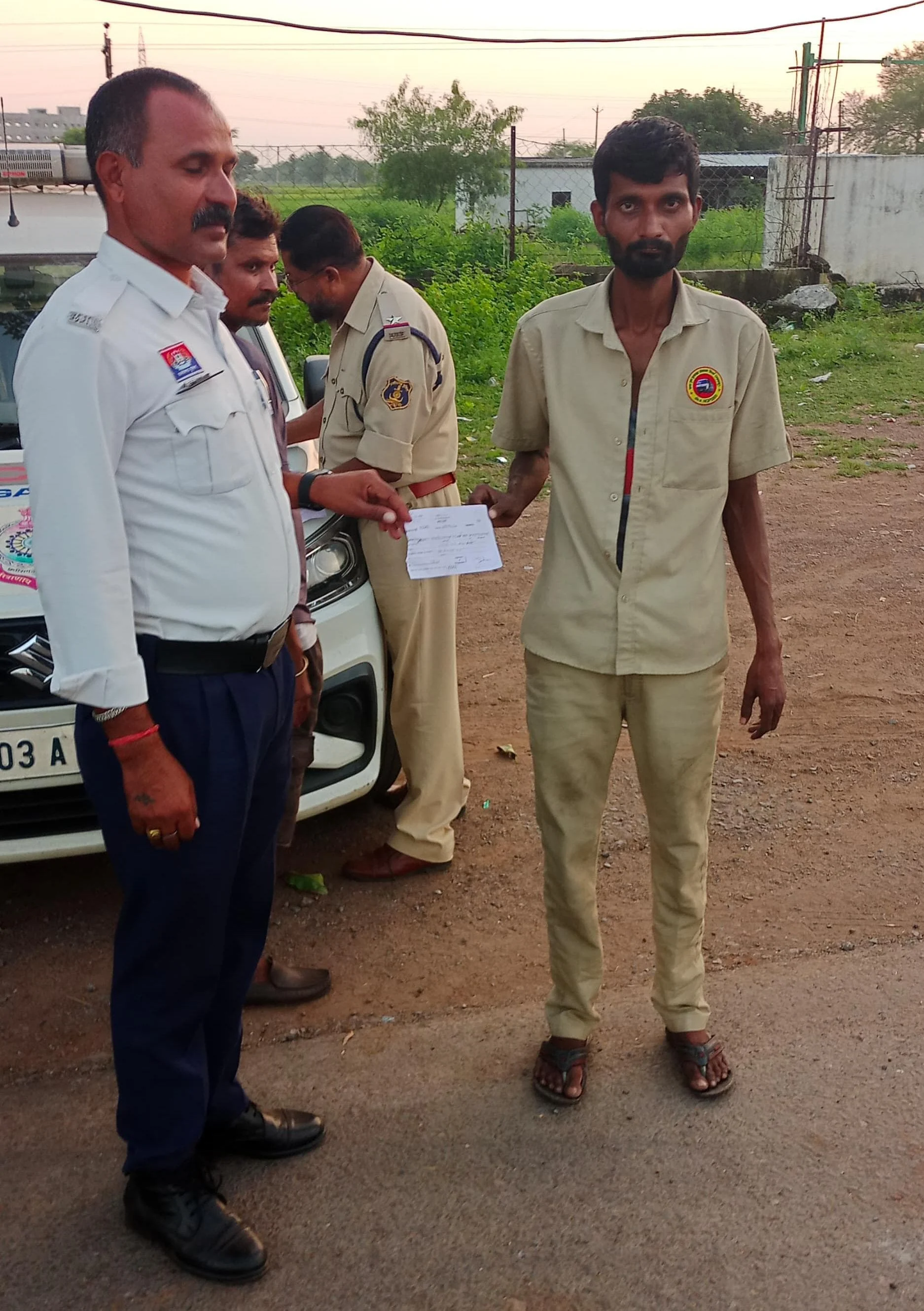 यातायात बेमेतरा पुलिस टीम ने की यातायात नियमों का उल्लंघन करने वाले 10 वाहन चालको पर सख्त कार्यवाही, 10 प्रकरण में 3,200/- रूपये समन शुल्क