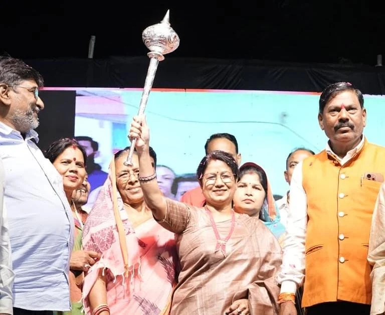 जवाहर नगर में धूमधाम से मना दशहरा उत्सव, महापौर की उपस्थिति में रावण के पुतले का दहन