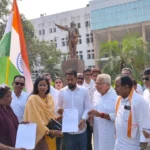वोट चोरी के खिलाफ कांग्रेस का हल्लाबोल, ‘वोट चोर, गद्दी छोड़’ के नारों से गूंजा रायपुर
