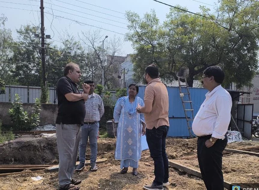 निगम आयुक्त लीना कोसम ने मल्टीलेवल पार्किंग सहित विभिन्न विकास कार्यों का किया निरीक्षण, मल्टी लेबल पार्किंग,केनाल रोड, उरला साइट, मुक्तिधाम और एसटीपी का लिया जायजा, अधिकारियों को दिए सख्त निर्देश