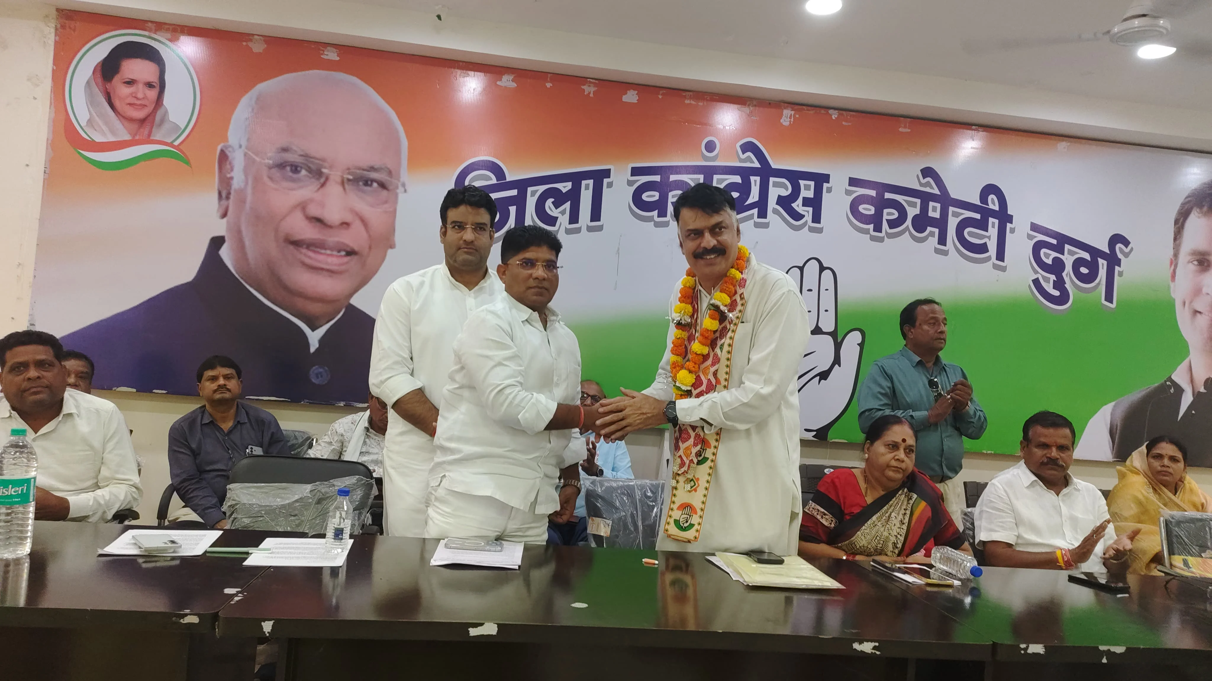 छत्तीसगढ़ में भूपेश बघेल के नेतृत्व वाली कांग्रेस सरकार रिपीट होने वाली थी, भाजपा और चुनाव आयोग ने मिलकर किए वोट चोरी : राजेश ठाकुर