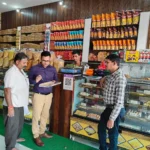 बेरला स्थित उत्सव डेयरी पर औचक निरीक्षण के दौरान अमानक पाए गए लगभग 150 लीटर दूध को मौके पर नियमानुसार नष्ट कराया गया