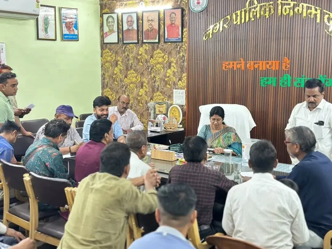 दीपावली पर अस्थायी पटाखा दुकानों का लॉटरी से हुआ आवंटन, जेआरडी स्कूल के पीछे मैदान में लगेंगी लगभग 49 पटाखा दुकानें, महापौर अलका बाघमार की उपस्थिति में संपन्न हुई प्रक्रिया