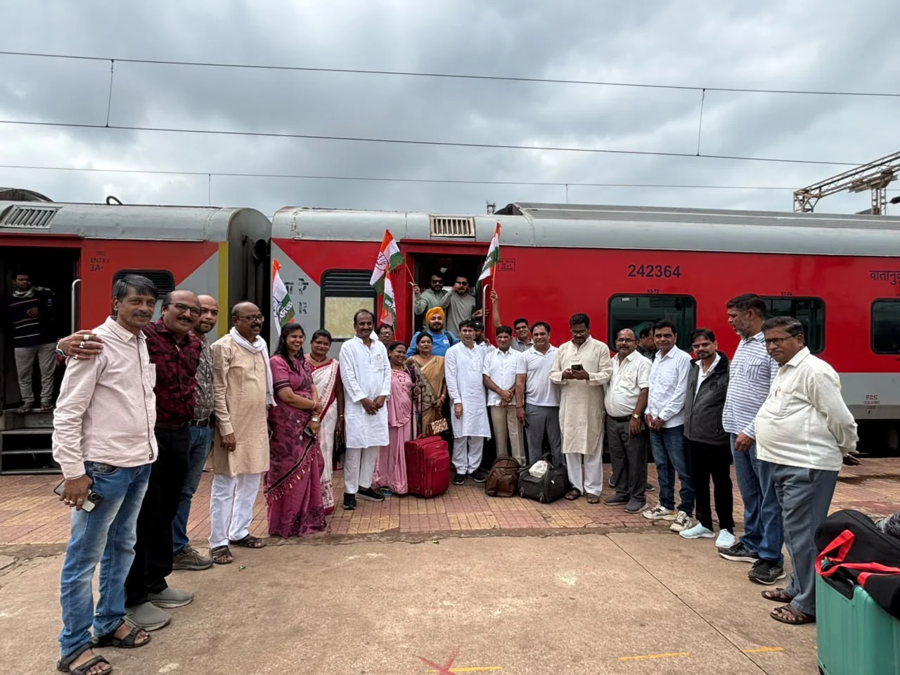 1 नवंबर की दिल्ली महारैली के लिए दुर्ग शहर से सैकड़ों कांग्रेसजन रवाना, जिला कांग्रेस कमेटी दुर्ग शहर अध्यक्ष धीरज बाकलीवाल के नेतृत्व में रेल एवं बसों से दिल्ली पहुंचेंगे कार्यकर्ता, वरिष्ठ नेता विमान से होंगे शामिल