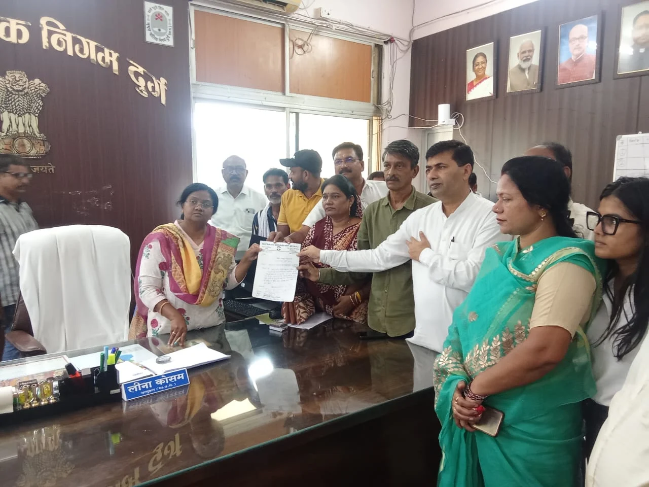 बिजली के खंभे में करंट से विनोद निषाद की मौत नगर निगम की घोर लापरवाही का परिणाम – धीरज बाकलीवाल