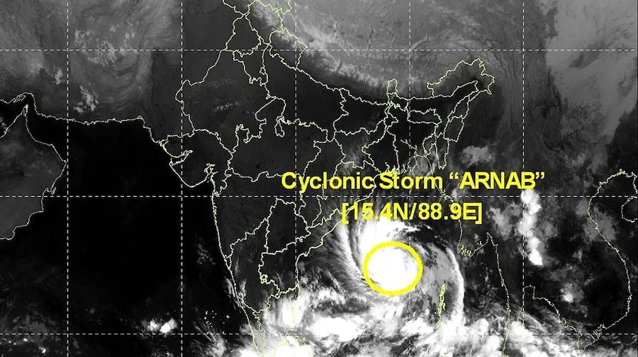 चक्रवाती तूफान पहुंचा विशाखापट्टनम के करीब, 170 किलोमीटर दूर सक्रिय, 28 की दोपहर तक छुएगा समुद्र तट, अगले दिन यानी 29 की शाम तक पहुंचेगा रायपुर, देखिए पूरी खबर