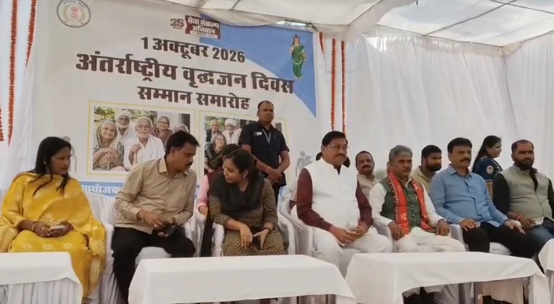 अंतर्राष्ट्रीय वृद्धजन दिवस पर कंतेली वृद्धाश्रम में भव्य सम्मान समारोह, मंत्री दयाल दास बघेल ने साल-श्रीफल भेंटकर किया वृद्धजनों का सम्मान