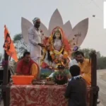 अमोरा घाट में मां दुर्गा की प्रतिमाओं और झांकी पहुंची विसर्जन के लिए