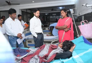 कलेक्टर ने जिला चिकित्सालय का किया आकस्मिक निरीक्षण, ओपीडी में कर्मचारी एवं डॉक्टरों की अनुपस्थिति पर नाराजगी व्यक्त की