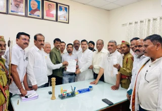 60 वर्षों पुराने सार्वजनिक मार्ग को बंद करने को लेकर कांग्रेस ने किया विरोध, सौंपा ज्ञापन