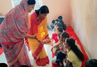 जय माता दी के जयकारों से गूंजा निगम, महापौर ने कन्याओं को कराया स्नेह भोज