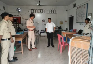 अवैध शराब, जुआ, सट्टा, गांजा, नशीली दवा एवं अन्य अवैध कार्यों में लिप्त लोगों के खिलाफ सख्त कार्रवाई के दिए निर्देश