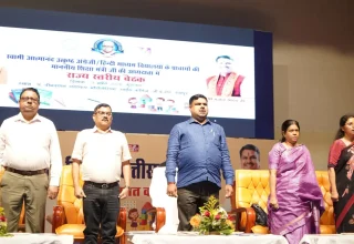 राष्ट्रगीत, राष्ट्रगान, दीप मंत्र और सरस्वती मंत्र उच्चारण के साथ हुआ कार्यक्रम का शुभारंभ