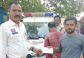 यातायात नियमों का उल्लंघन करने वाले कुल 21 वाहन चालकों पर बेमेतरा पुलिस की कार्रवाई 