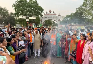 नारी शक्ति वंदन अधिनियम विपक्षी पार्टियों के विरोध स्वरूप पारित न हो पाने पर भाजयुमो ने किया पुतला दहन