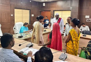 कलेक्टर प्रतिष्ठा ममगाईं ने जनदर्शन में सुनी आमजन की समस्याएं, 61 आवेदन प्राप्त