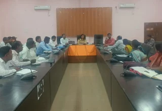 प्रधानमंत्री आवास योजना में लापरवाही पर कड़ी कार्रवाई, 187 रोजगार सहायकों एवं 35 आवास मित्रों को कारण बताओ नोटिस, वेतन रोकने के निर्देश