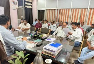 आयुक्त के साथ कर्मचारी संघ की बैठक: विभिन्न मांगों पर हुई विस्तार से चर्चा