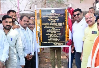 पुलगांव और उरला हाईस्कूल में अतिरिक्त कक्ष एवं हॉल निर्माण का भूमिपूजन, शिक्षा मंत्री गजेन्द्र यादव हुए शामिल