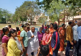 सिंचाई विभाग से पानी की डिमांड करना भुला निगम वोरा, दुर्ग में बोर सूखे, तालाब खाली… सूखे नलों के सामने बैठी जनता के बीच पहुंचे अरुण वोरा