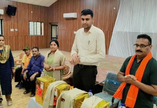 भावभीनी विदाई : आयुक्त एवं सभापति ने सेवानिवृत्त कर्मचारियों का किया सम्मान