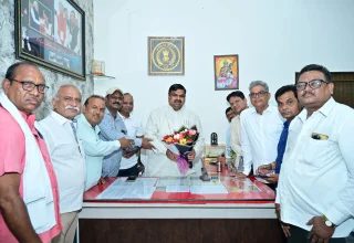 श्री साई मंदिर समिति की नई कार्यकारिणी ने जनप्रतिनिधियों से लिया मार्गदर्शन, मंदिर के विकास पर की चर्चा
