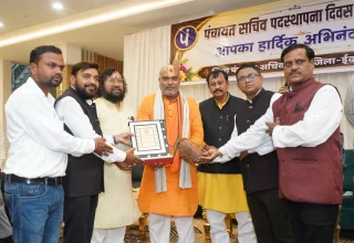 पंचायत सचिव पदस्थापना दिवस एवं सम्मान समारोह में रिटायर सचिवों का किया गया सम्मान