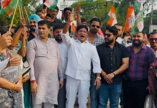 ईडी की कार्यवाही के विरोध में प्रधानमंत्री नरेंद्र मोदी एवं मुख्यमंत्री विष्णुदेव साय का जलाया पुतला, भाजपा की दमनकारी नीतियों के खिलाफ कांग्रेस का जोरदार प्रदर्शन