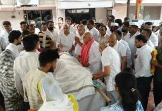 पूर्व मुख्यमंत्री स्व. मोतीलाल वोरा की धर्मपत्नी शांति वोरा पंचतत्व में विलीन, नम आंखों से दी गई अंतिम विदाई