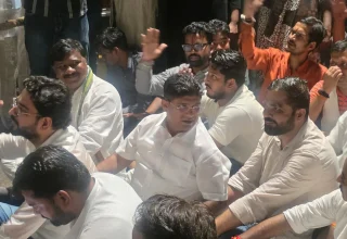 राहुल गांधी और प्रियंका गांधी के हिरासत में लिए जाने के बाद पूरे देश में बवाल, कांग्रेसी उतरे सड़क पर, रायपुर में भी देर रात तक कांग्रेस का धरना